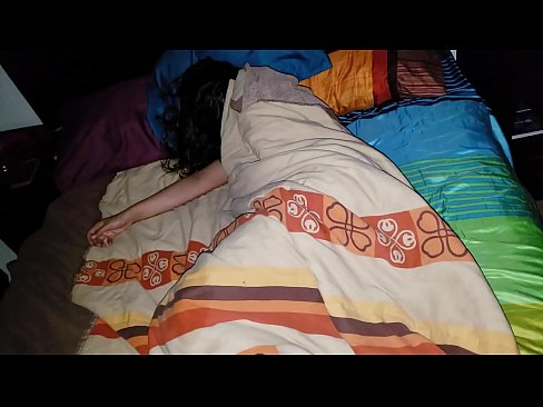 ❤️ Pinupunasan ng stepson ang kanyang batang madrasta habang natutulog ito. ☑ Mahirap na porn sa amin ❤